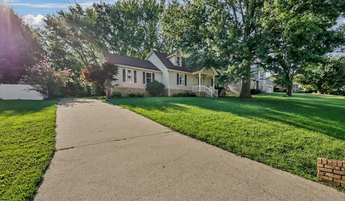 1025 Hillshire Dr, Clarksville, TN 37043 - #1
