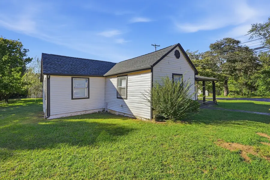 145 Baker St, Sparta, TN 38583 - #2