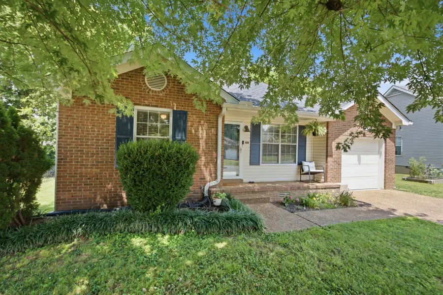 365 N Birchwood Dr, Hendersonville, TN 37075 - #2