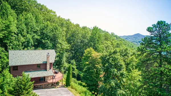 2733 Pine Crest Ln, Sevierville, TN 37862