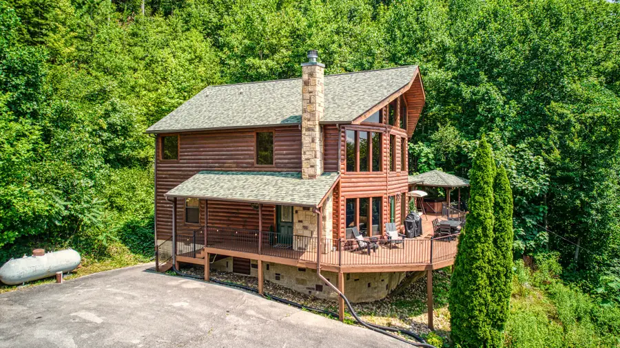 2733 Pine Crest Ln, Sevierville, TN 37862 - #2