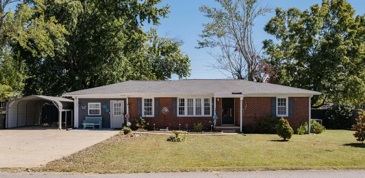 307 Hinson St, Hohenwald, TN 38462 - #1