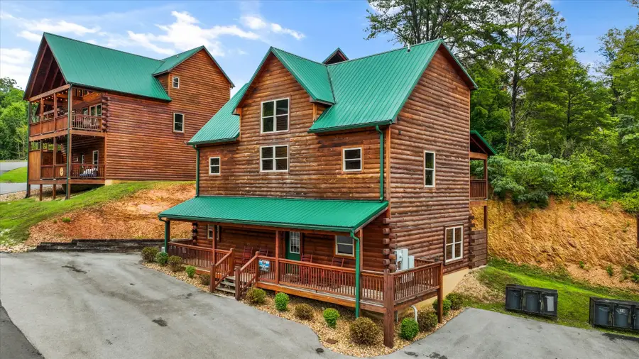 2932 Fiddlers Creek Way, Pigeon Forge, TN 37863 - #2