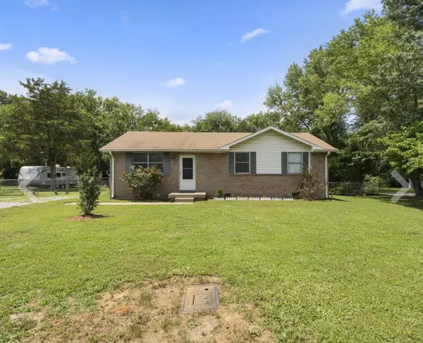 8039 Westfield Dr, Murfreesboro, TN 37129