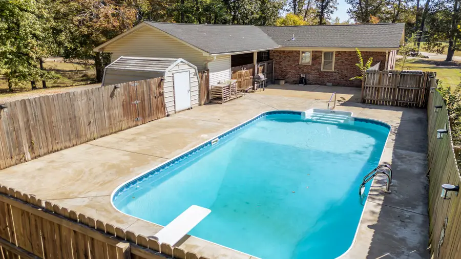 585 E End Dr, Savannah, TN 38372 - #3