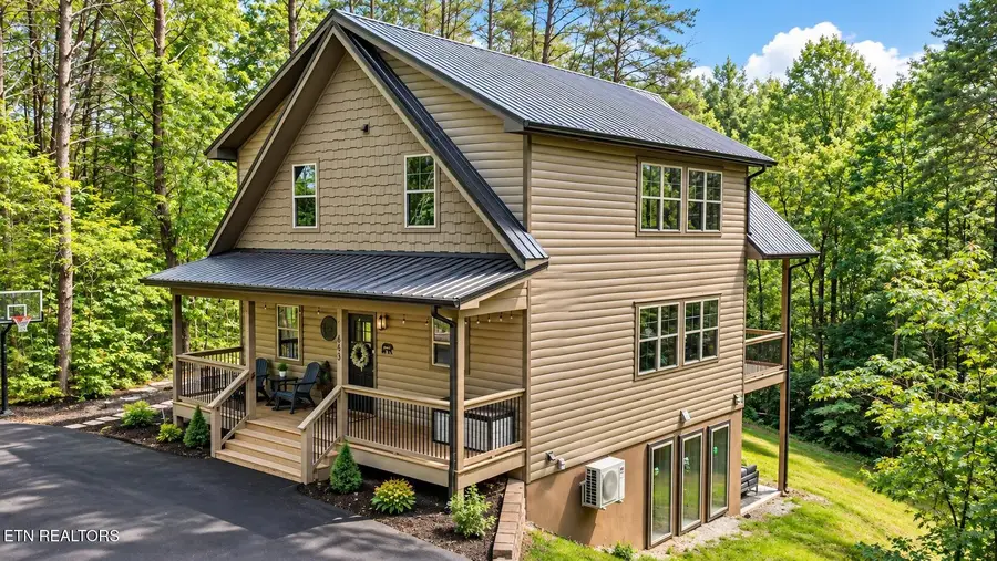 663 Lloyd Huskey Rd, Pigeon Forge, TN 37863 - #2