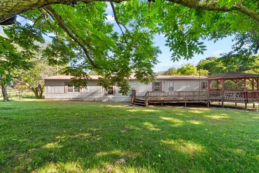 54 Frederick Pl, Linden, TN 37096 - #2