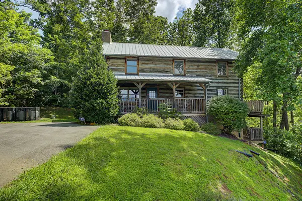 760 Fox Hollow Rd, Gatlinburg, TN 37738