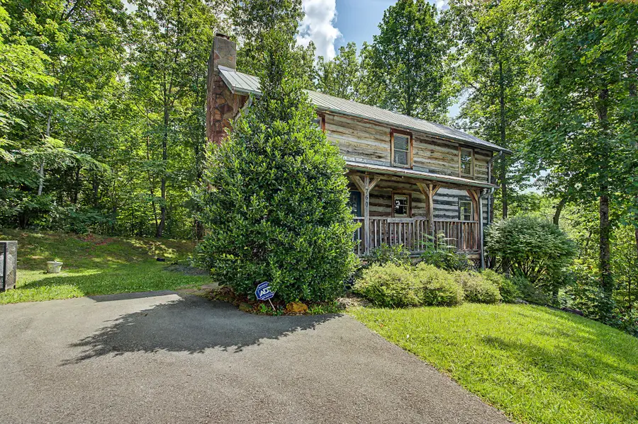 760 Fox Hollow Rd, Gatlinburg, TN 37738 - #2