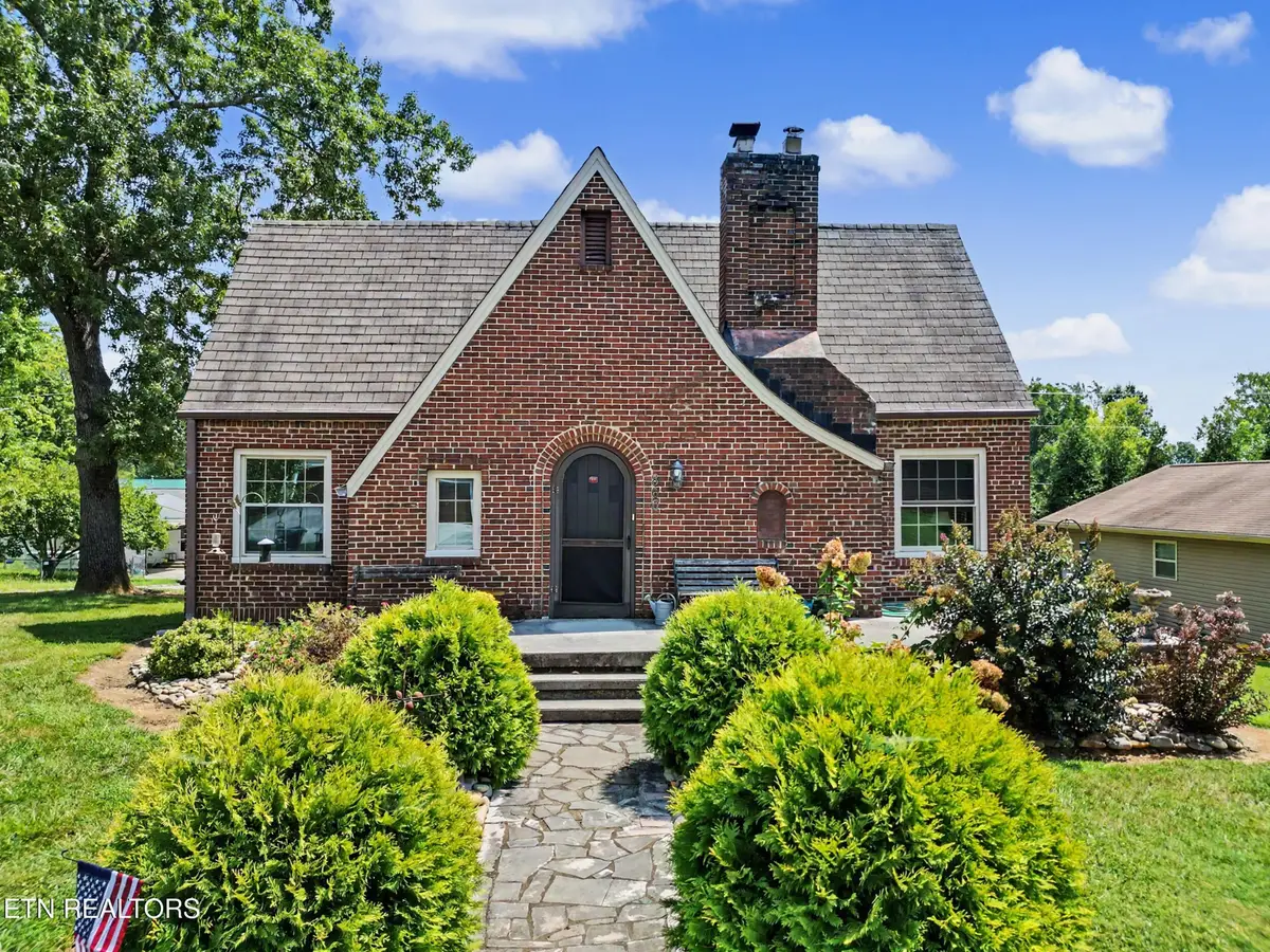 860 Gilbert St, Alcoa, TN 37701 - #1