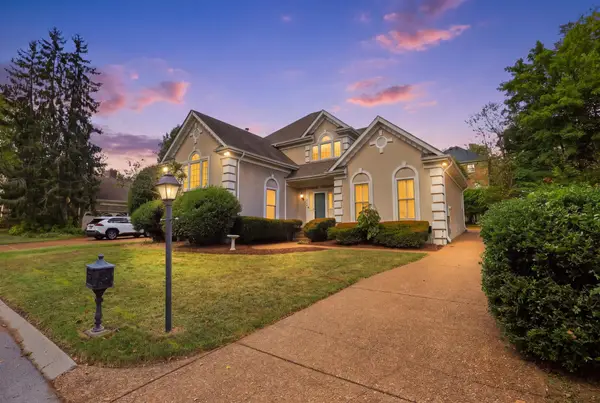 206 Belle Lake Dr, Nashville, TN 37221