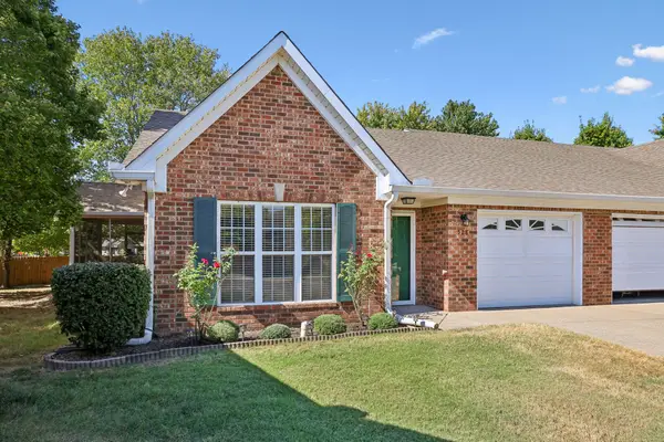 528 Village Green Cir, Murfreesboro, TN 37128