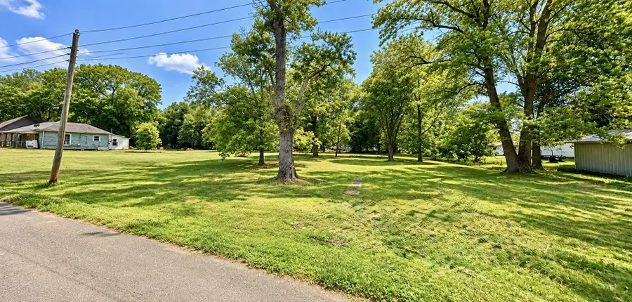 304 Holmes St, South Fulton, TN 38257 - #2