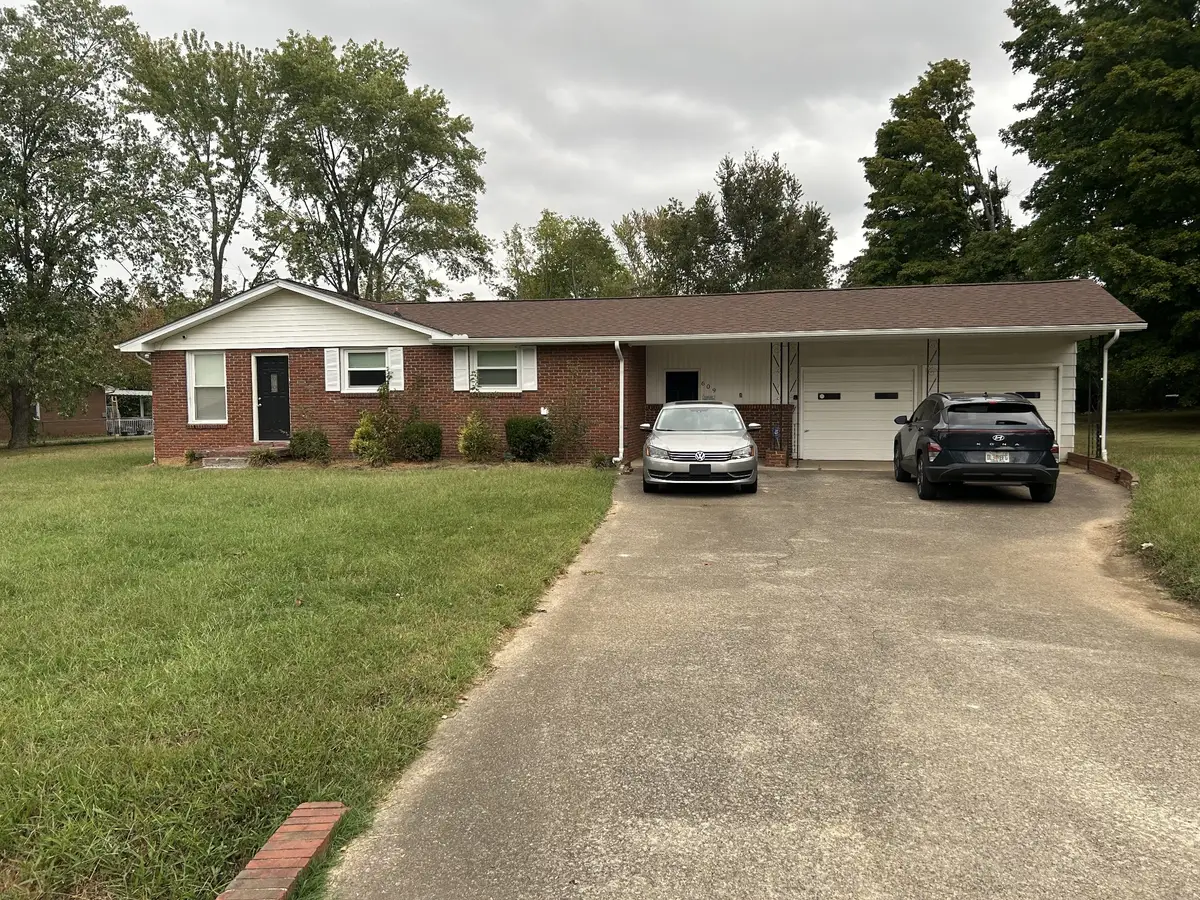 609 Zinnia Dr, Clarksville, TN 37042 - #1