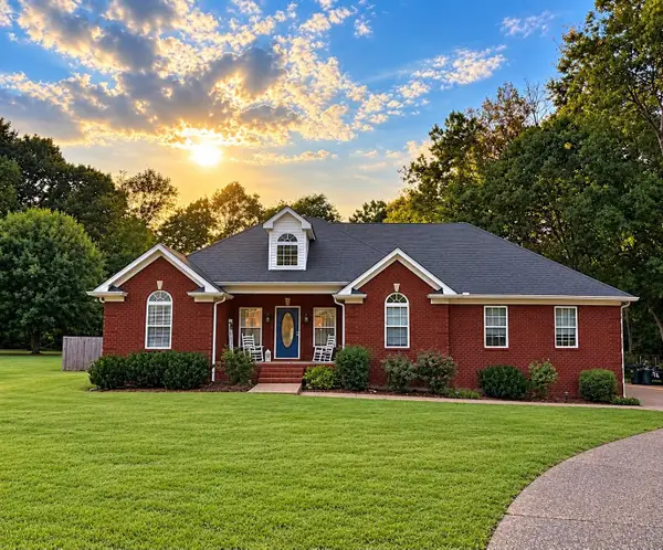 1002 Washington Dr, Cottontown, TN 37048
