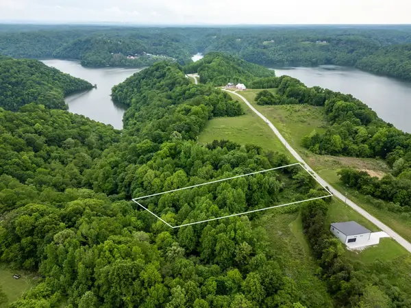 32 Lake Bluff Rd, Baxter, TN 38544