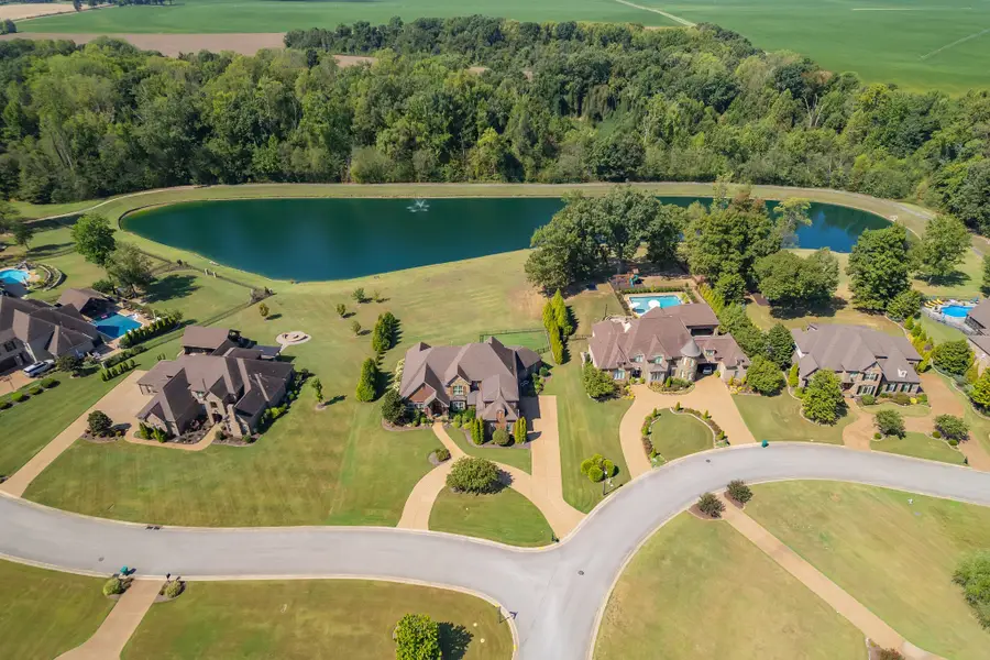 57 Lake Pointe Dr, Jackson, TN 38305 - #2