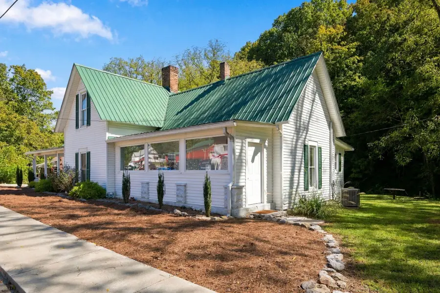 525 Water St, Charlotte, TN 37036 - #3