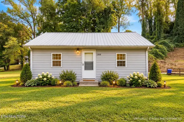 1208 Old Roane St, Harriman, TN 37748