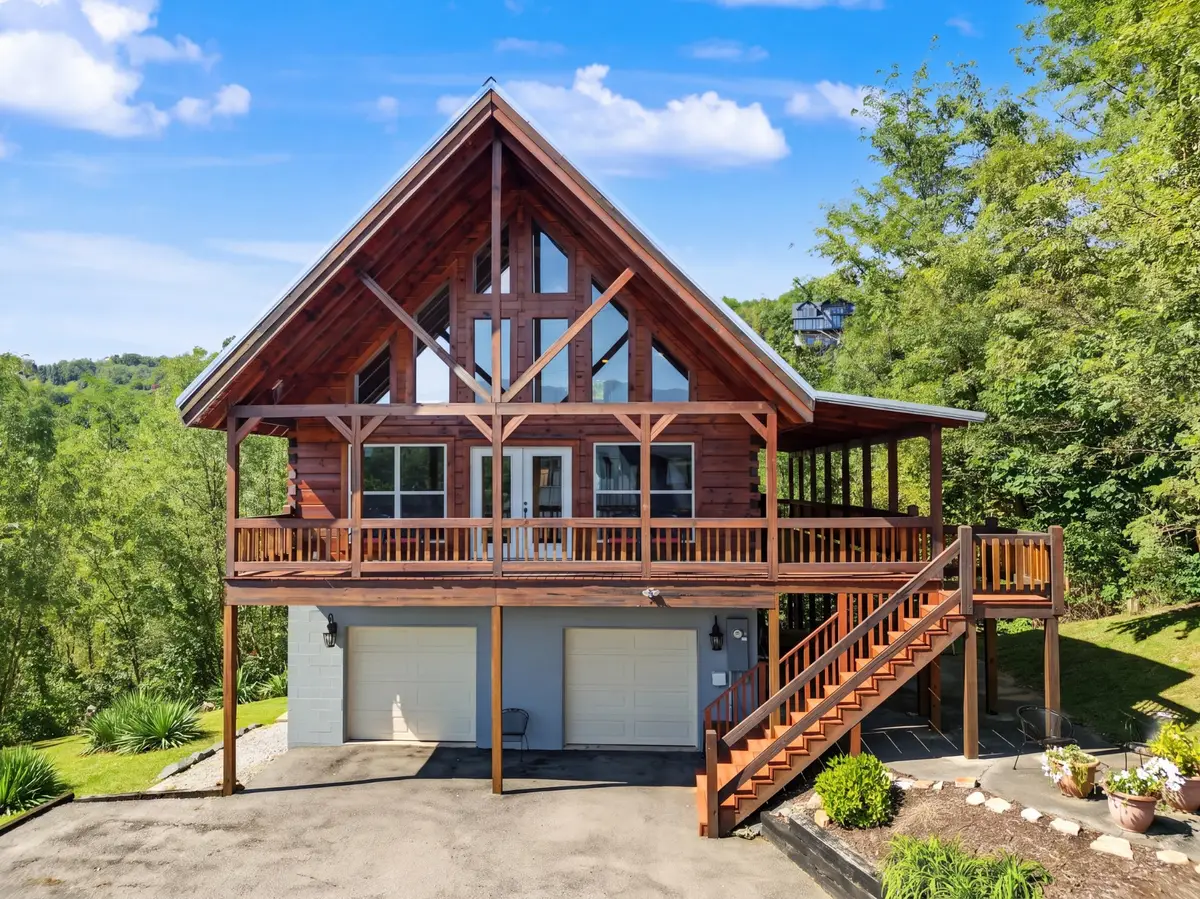 920 Cedar Ln W, Gatlinburg, TN 37738 - #1