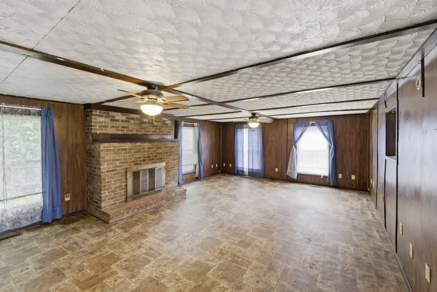 207 Center St, Portland, TN 37148 - #2