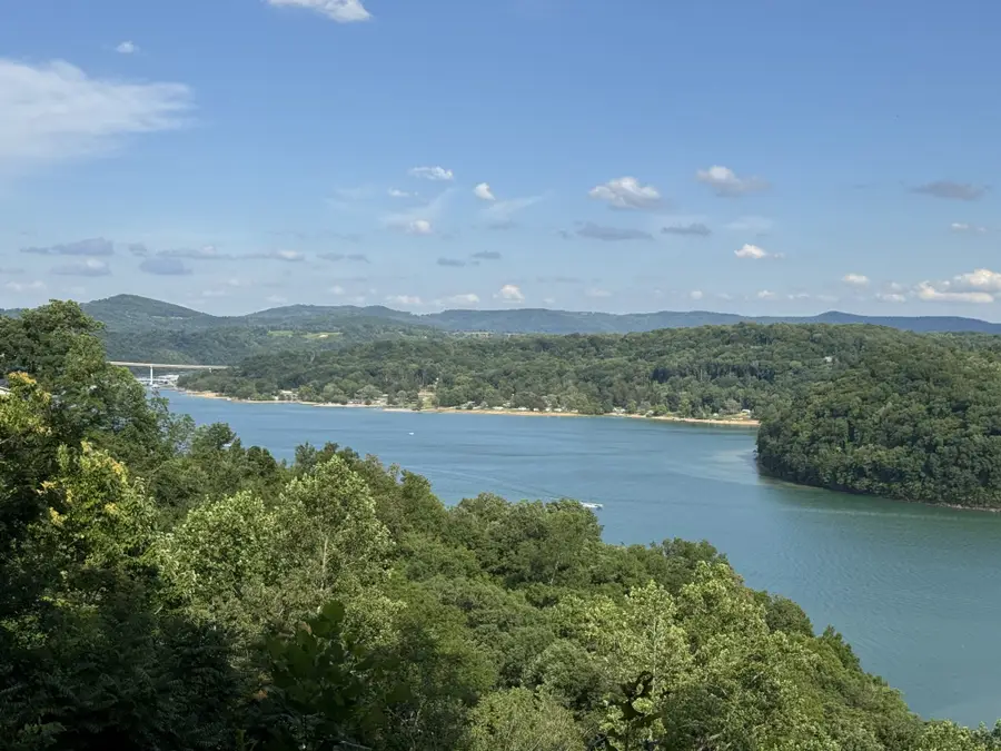 105 Thompson Ln, Byrdstown, TN 38549 - #2