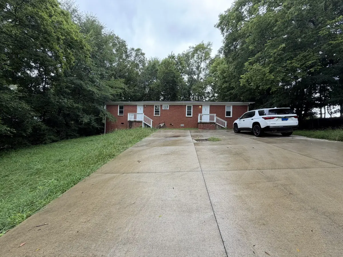 896 Locust Dr, Clarksville, TN 37040 - #1