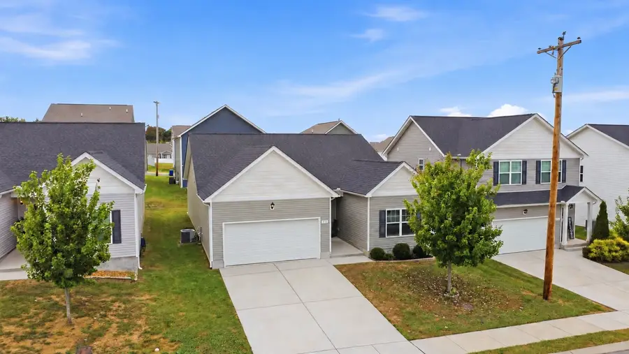210 Triple Crown Ct, Shelbyville, TN 37160 - #2