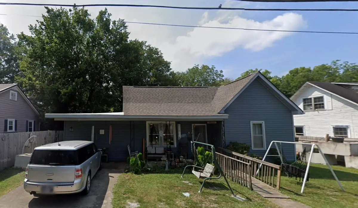 210 Jefferson St, Fayetteville, TN 37334 - #1