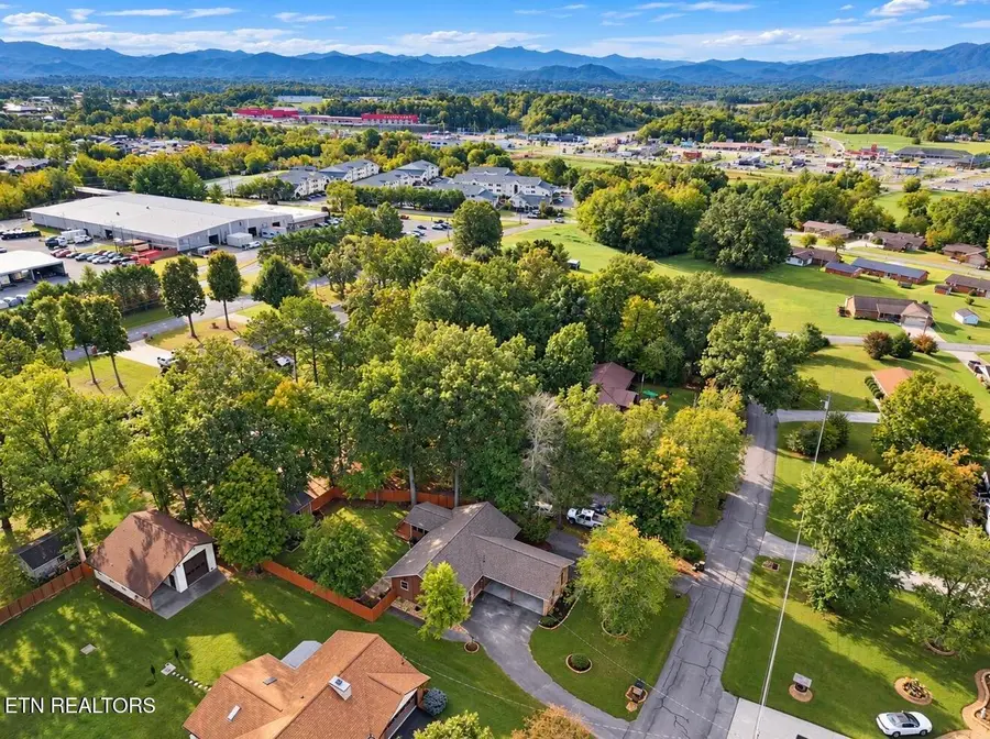 311 Poplar St, Sevierville, TN 37862 - #2