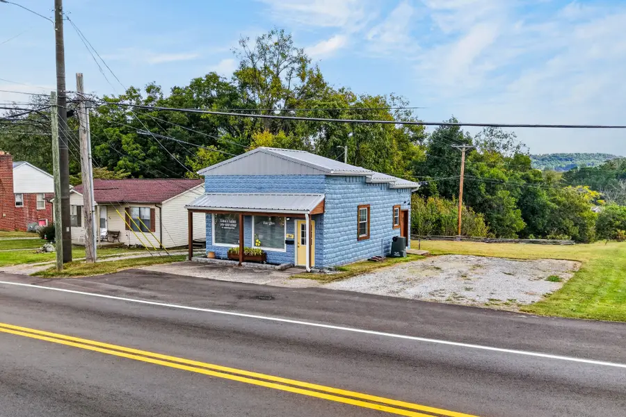 24 N Spring St, Sparta, TN 38583 - #2