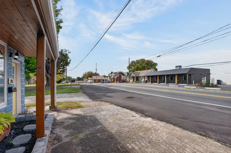 24 N Spring St, Sparta, TN 38583 - #3