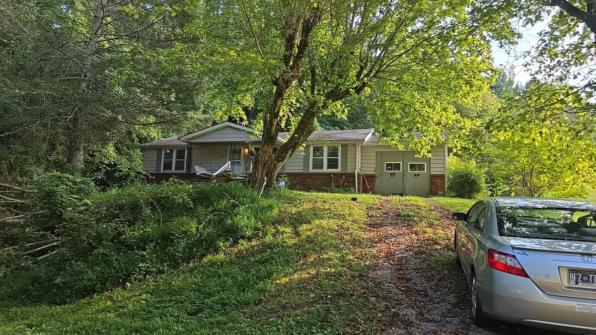 1372 Old Kentucky Rd, Tazewell, TN 37879 - #1