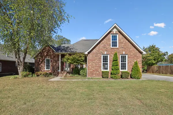 1911 Kensington Dr, Murfreesboro, TN 37127