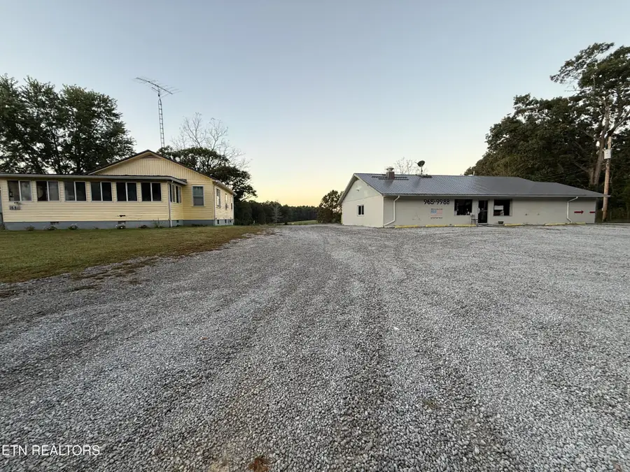 1661 Deer Lodge Hwy, Deer Lodge, TN 37726 - #3