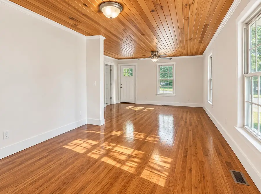 202 Sylvis St, Dickson, TN 37055 - #3