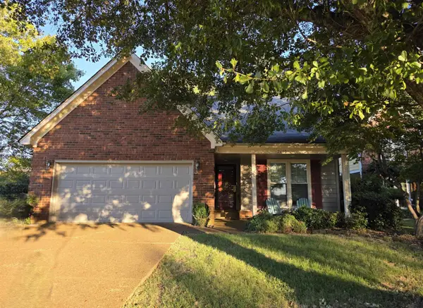 2438 Lake Edge Dr, Cordova, TN 38016