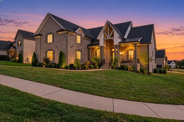 1011 Keeneland Dr, Gallatin, TN 37066