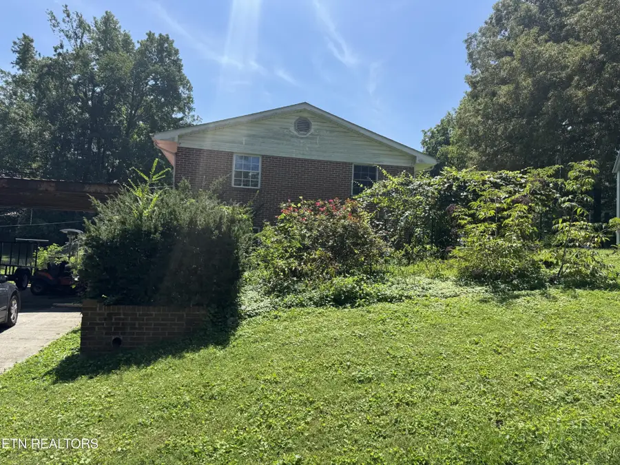 1107 Vermont Ave, Etowah, TN 37331 - #2