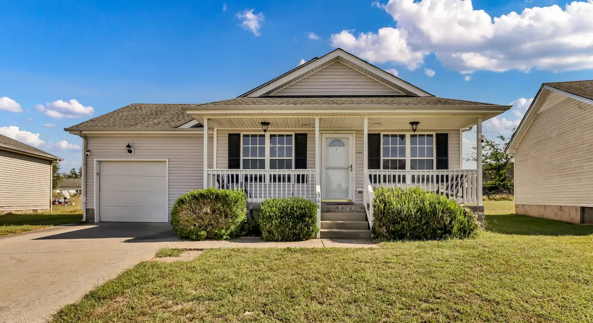 548 Oakmont Dr, Clarksville, TN 37042 - #1