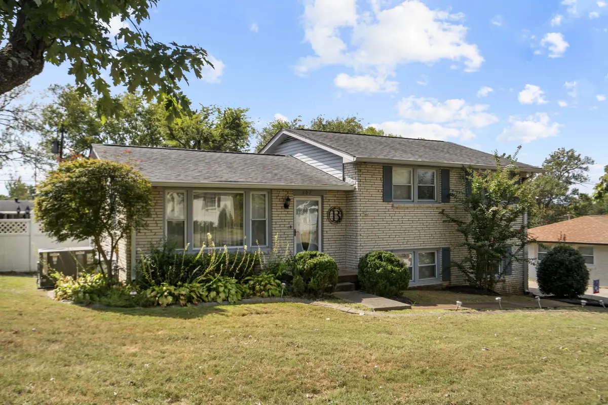 607 Comet Dr, Nashville, TN 37209 - #1