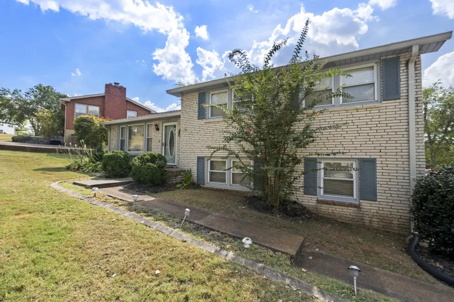 607 Comet Dr, Nashville, TN 37209 - #3