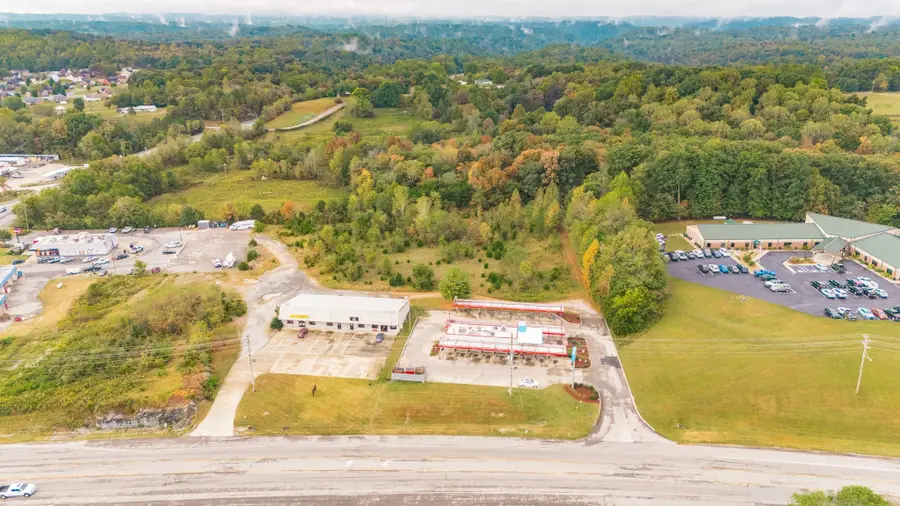 1112 New Highway 52 E, Westmoreland, TN 37186 - #2