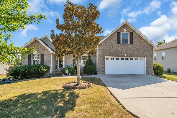 1233 Crescent Ridge Dr, Murfreesboro, TN 37128