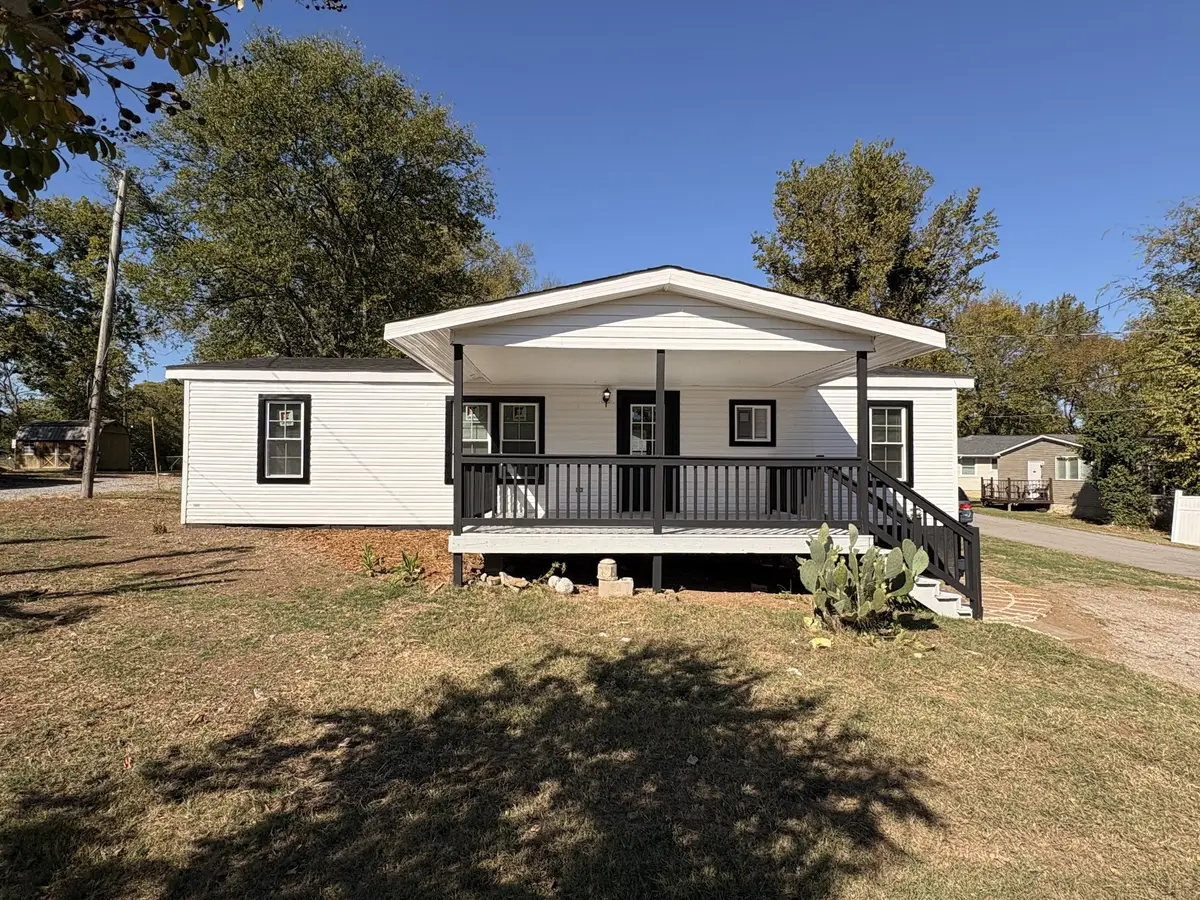 542 W Eastland St, Gallatin, TN 37066 - #1