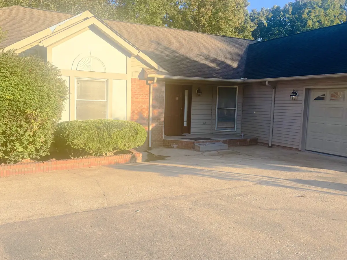 131 Vannoak Dr, Clarksville, TN 37043 - #1
