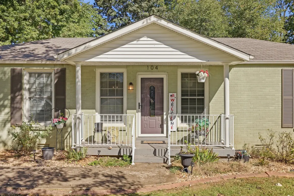 104 Lark St, Paris, TN 38242 - #1
