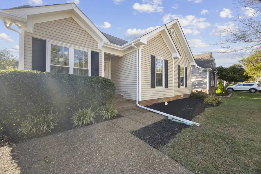 1140 Summerville Cir, Thompsons Station, TN 37179 - #2