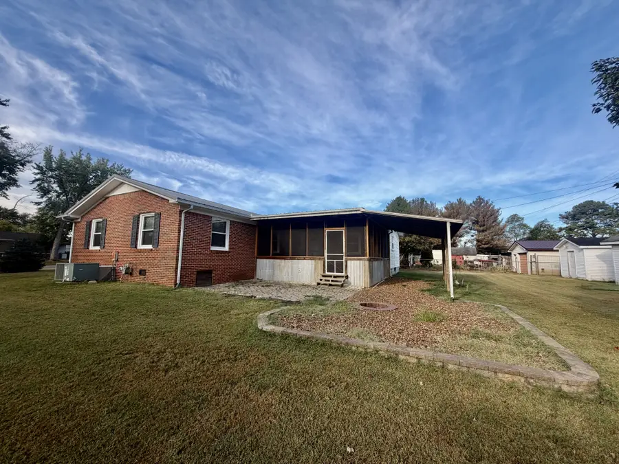 410 Kirk St, Lawrenceburg, TN 38464 - #3