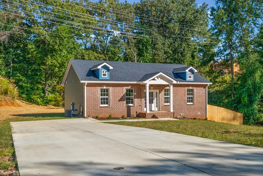613 Hill Rd, Clarksville, TN 37040 - #2
